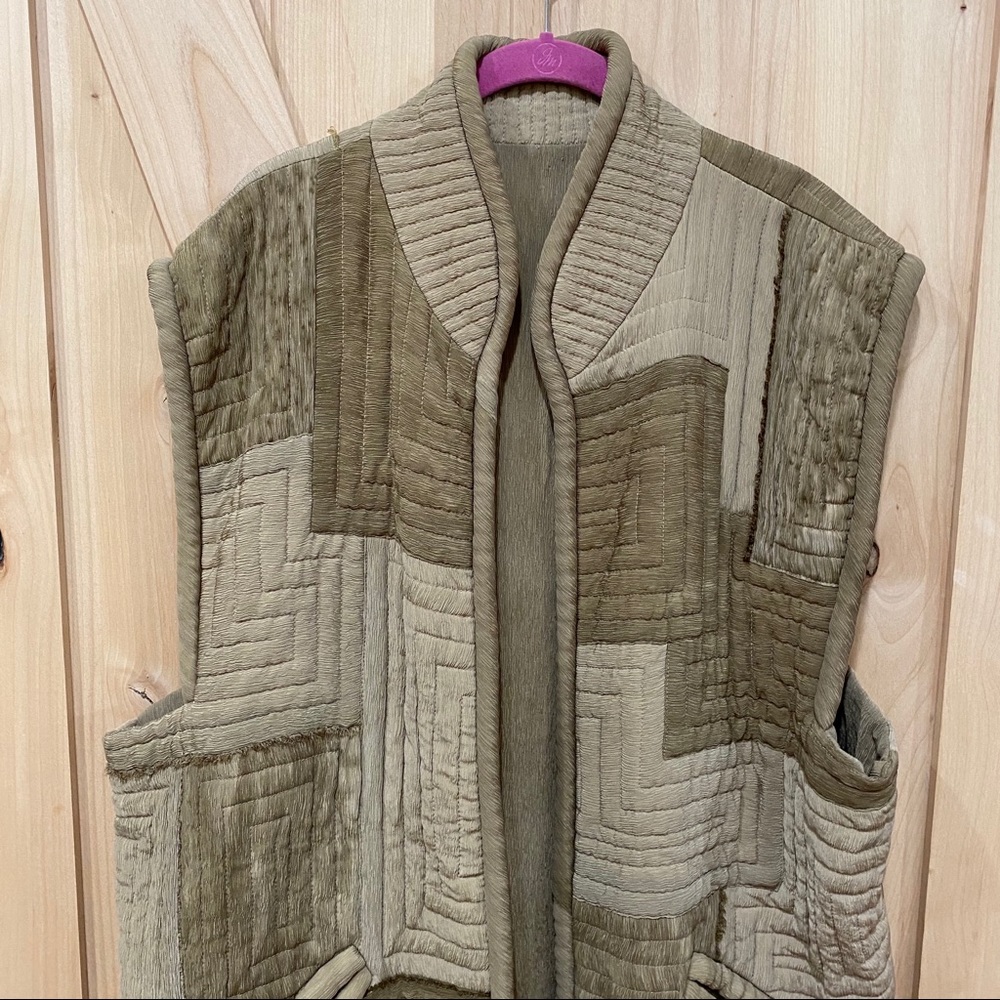 Kiss of the Wolf Quilt Silk Vest Sz M Wearable Art - Picture 2 of 12